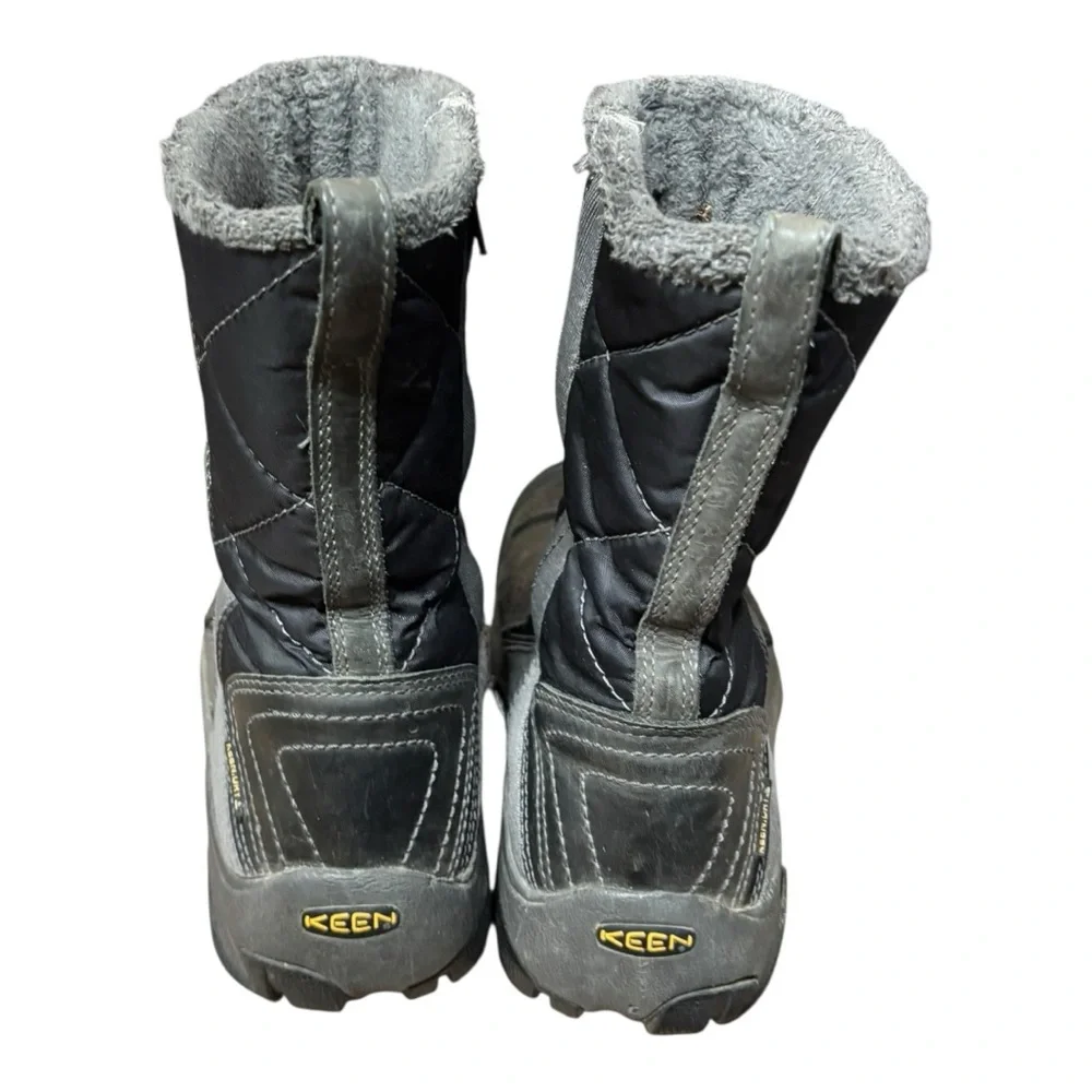 Keen Boots Women’s size 7 Betty insulated size zipper‎ winter black